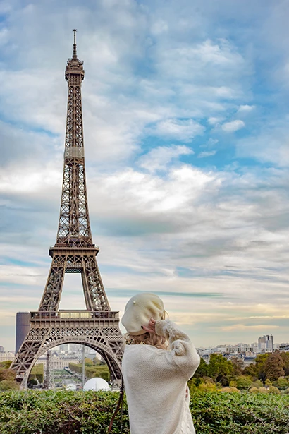 destination-excellence-monument-label