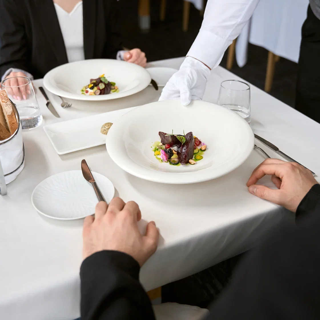 service-table-restaurant Service à la table au restaurant